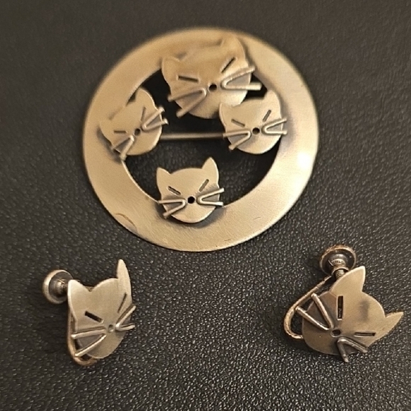 Beau Sterling Jewelry - Vintage Cat Face Brooch and Clip-On Earrings Set - Silver Tone